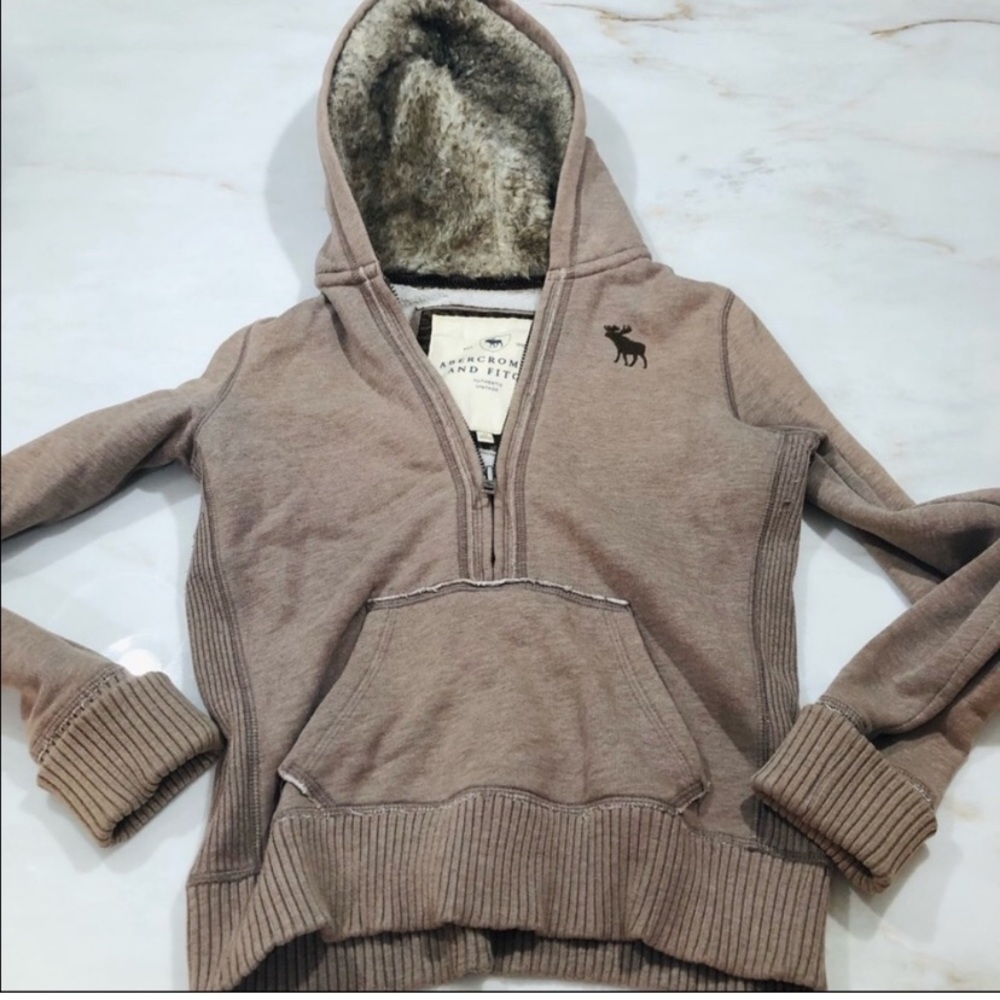 Abercrombie and Fitch Pullover sweater size medium